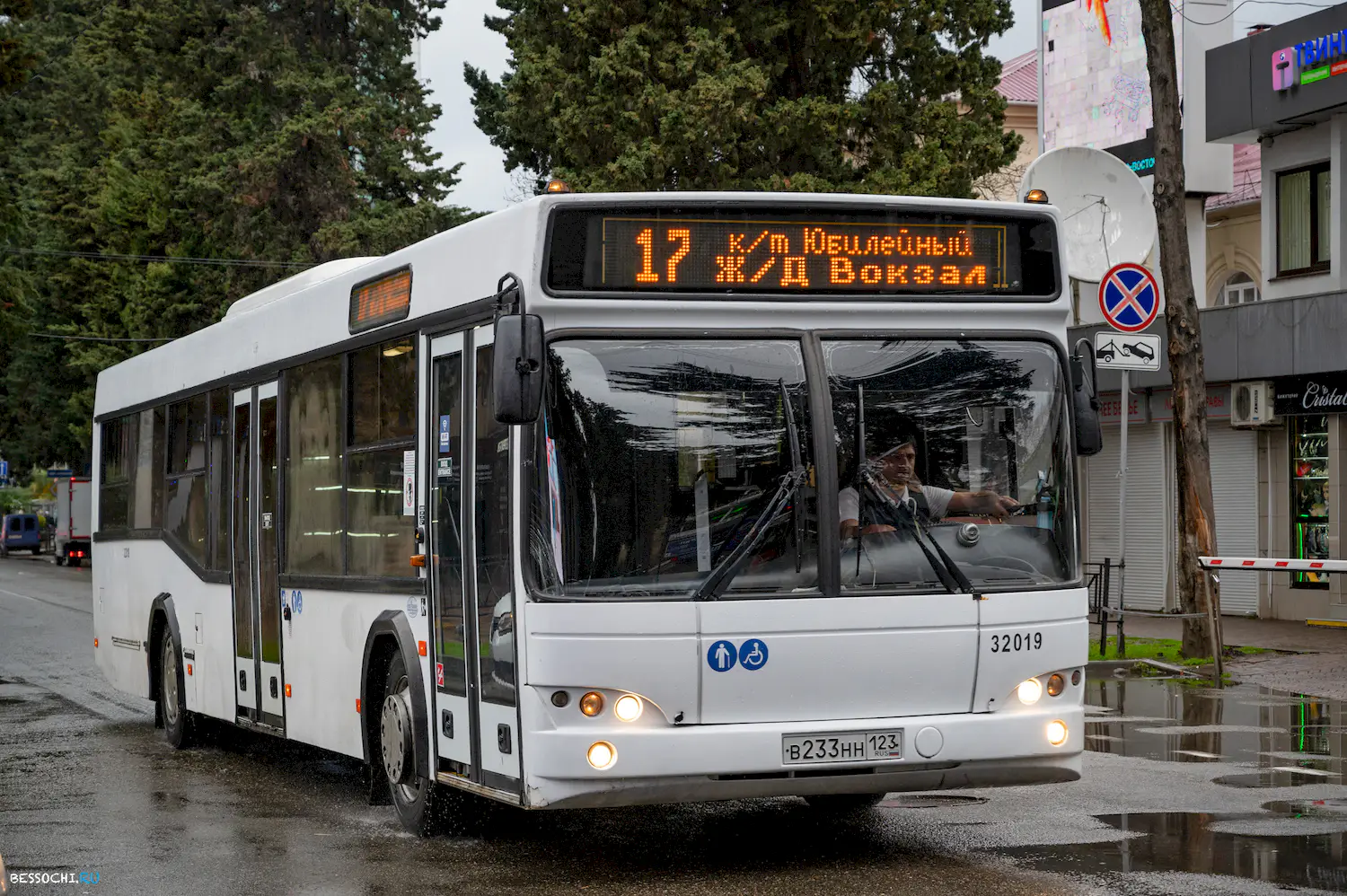 МАЗ 103